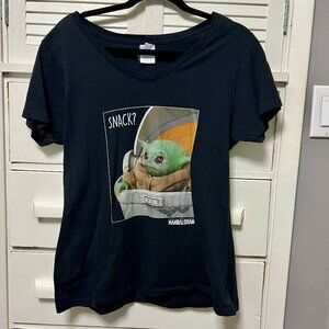 Baby Yoda - Snacks? Tshirt